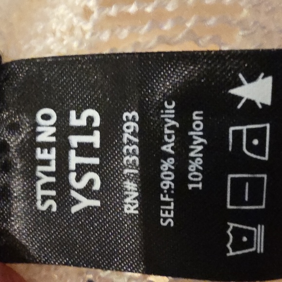 POL Cream Oversized Knit Sweater. Size Small - Picture 6 of 6